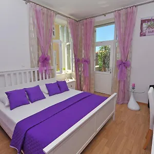 Gasthuis Luxury Nirvana, Split
